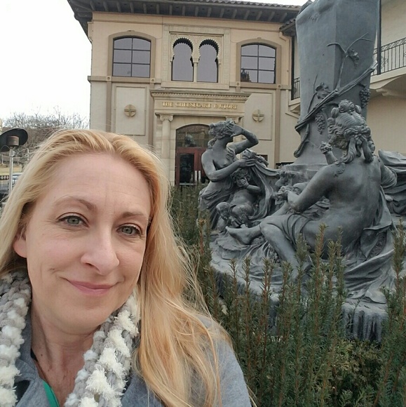 Profile Picture of Cheryl Rakes (@rakescheryl) on Poshmark