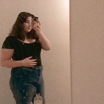 Profile Picture of Hanna Watson (@she_luvs_h) on Twitter