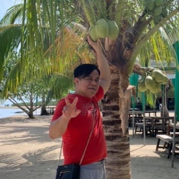 Profile Picture of Bodo Borlongan (@bodoborlongan) on Poshmark