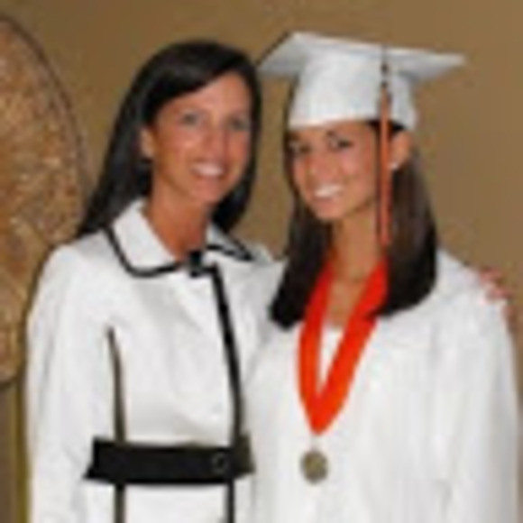 Profile Picture of Kim Moline (@kimmoline) on Poshmark