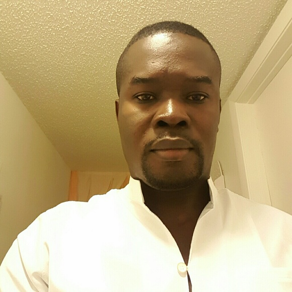 Profile Picture of Robinson Sauveur (@sauveurdolne) on Poshmark