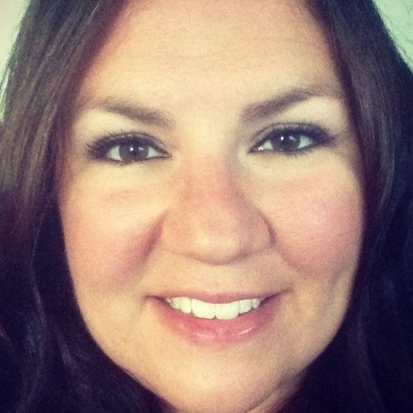 Profile Picture of Crystal Sroka (@sroka16) on Poshmark