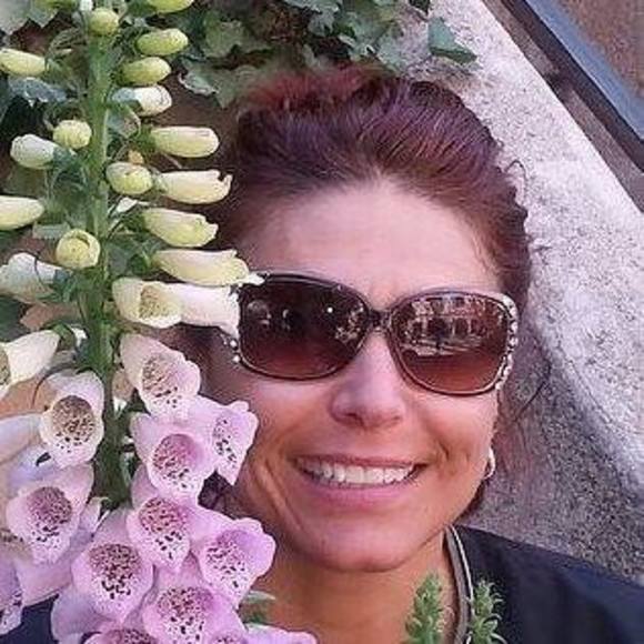 Profile Picture of Dawn Cuthbert-davis (@ddavis0421) on Poshmark