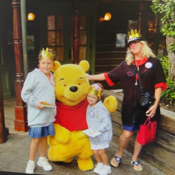 Profile Picture of Kimi Sardeson (@kiminicole_) on Poshmark