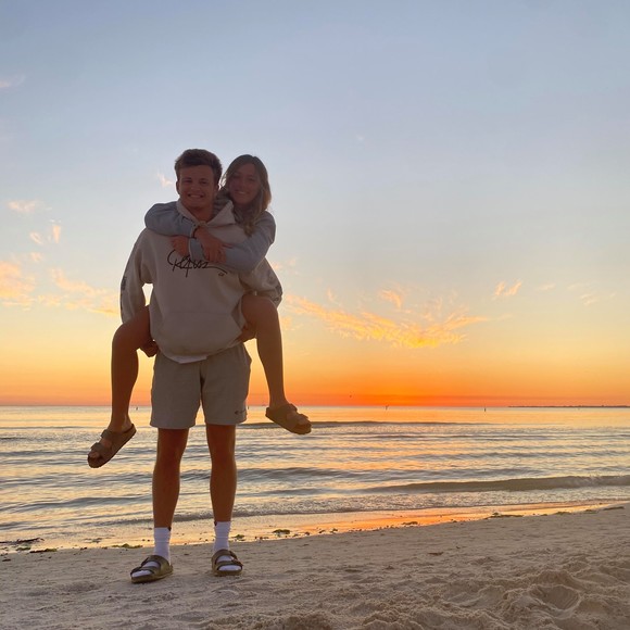 Profile Picture of Halle Jennings (@hjennings9) on Poshmark