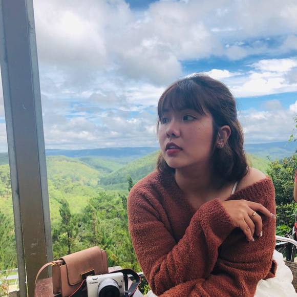 Profile Picture of Uyên Uyên (@heidi2611) on Poshmark