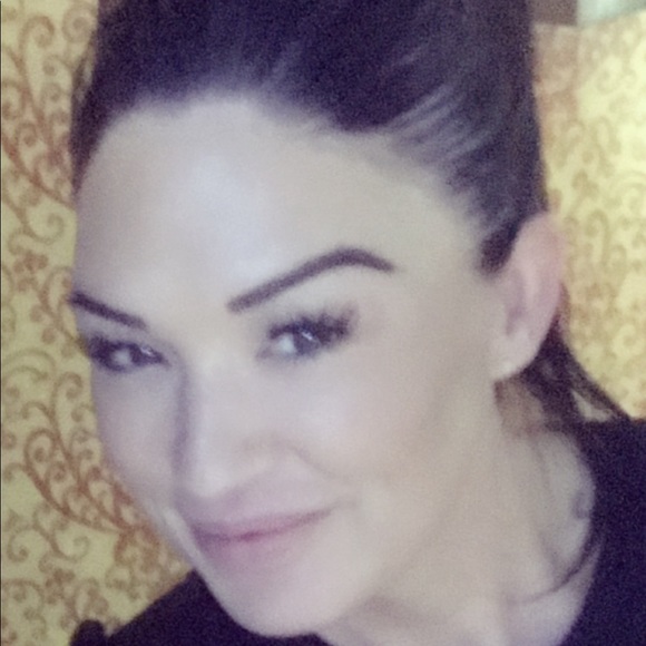Profile Picture of Amanda Dawson (@amandadawson519) on Poshmark