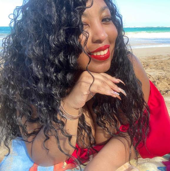 Profile Picture of Shani Entzminger (@lolasoleil) on Poshmark