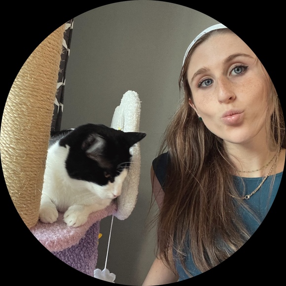 Profile Picture of Grace Bilik (@gracebilik) on Poshmark