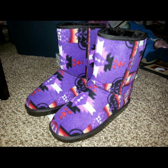 Profile Picture of Eleanor Jackson (@pinkyjack) on Poshmark