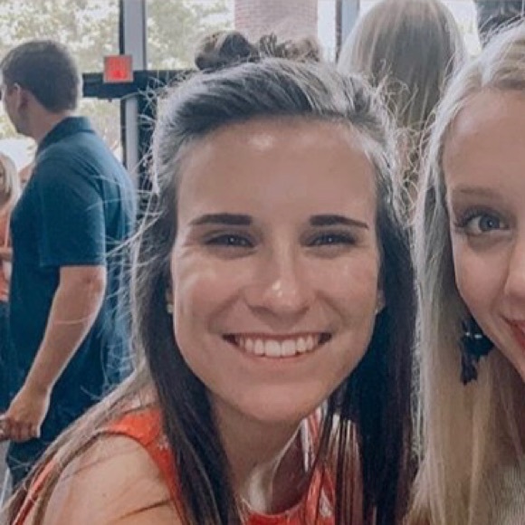 Profile Picture of Allyson Denote (@allyd5) on Poshmark
