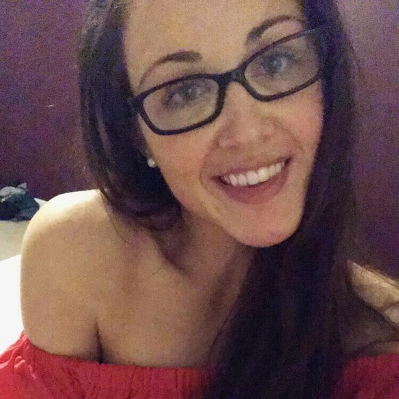 Profile Picture of Miranda Stromquist (@miranarenee16) on Poshmark