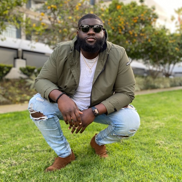 Profile Picture of Michael Essiaw (@messiaw7) on Poshmark