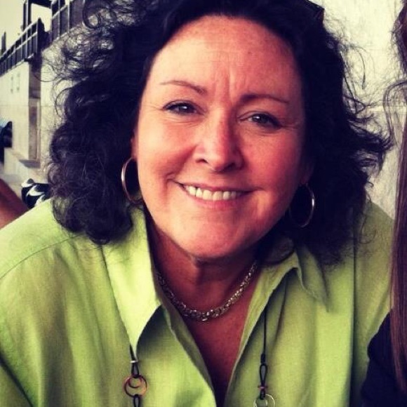 Profile Picture of Laura Olson (@lbolson) on Poshmark