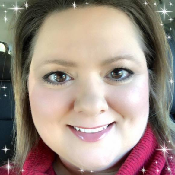 Profile Picture of Cindy Kern (@c_kern) on Poshmark