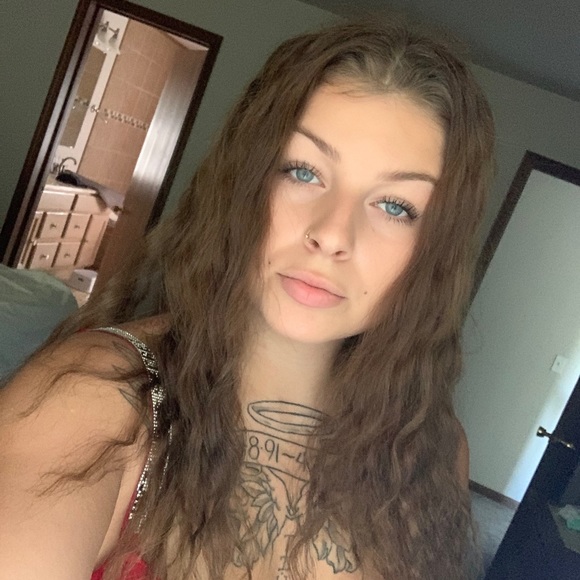 Profile Picture of Chloe Conrad (@conradchloe) on Poshmark