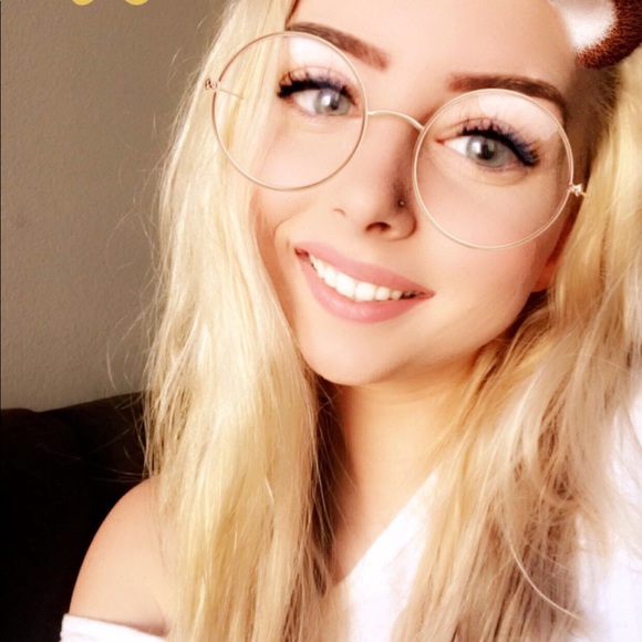 Profile Picture of Sarah Huinker (@sarah_kelsey23) on Poshmark