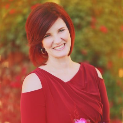 Profile Picture of Jennifer V (McComb) (@mejenniferv) on Twitter