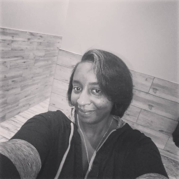 Profile Picture of Shawna Bennett (@shawnab3) on Poshmark