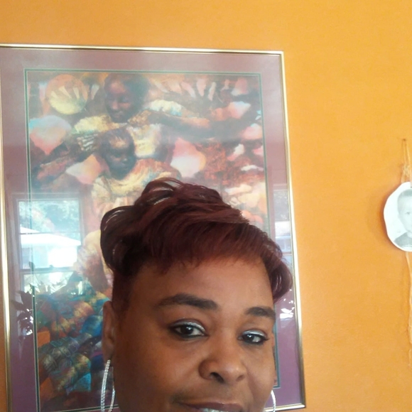 Profile Picture of Sonja Smith (@pieretta) on Poshmark