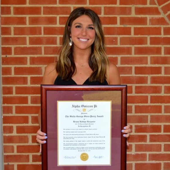 Profile Picture of Briana Barganier (@brianabarganier) on Poshmark