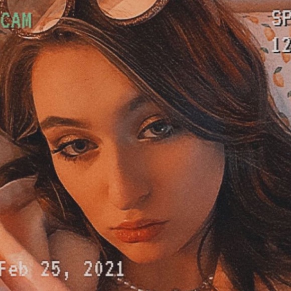 Profile Picture of Paige Bradbury (@paigebradbury02) on Poshmark