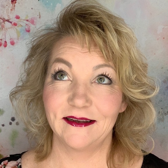 Profile Picture of Rhonda Brander (@r_brander) on Poshmark