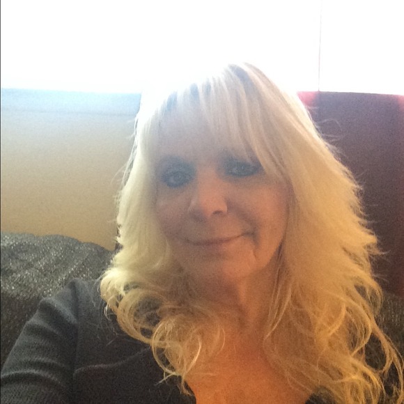 Profile Picture of Lori Bray (@loribray) on Poshmark