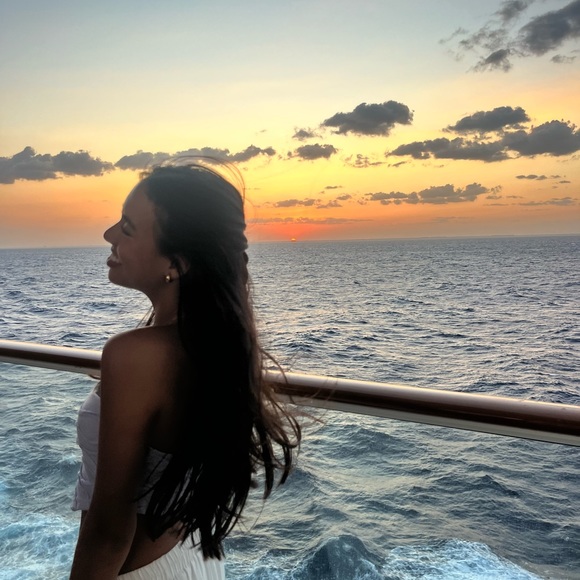 Profile Picture of Eva Phancao (@ephancao) on Poshmark