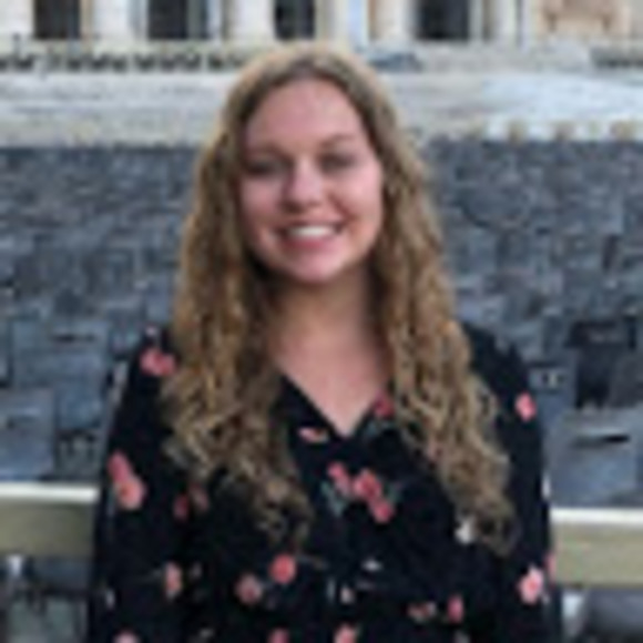 Profile Picture of Emma Hanebutt (@ekhanebutt) on Poshmark