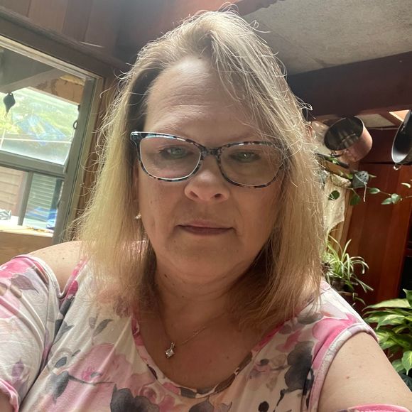 Profile Picture of Suzie Brodt (@suziebrodt) on Poshmark