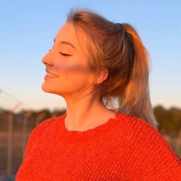 Profile Picture of Bernadette Lysek (@imberny) on Poshmark