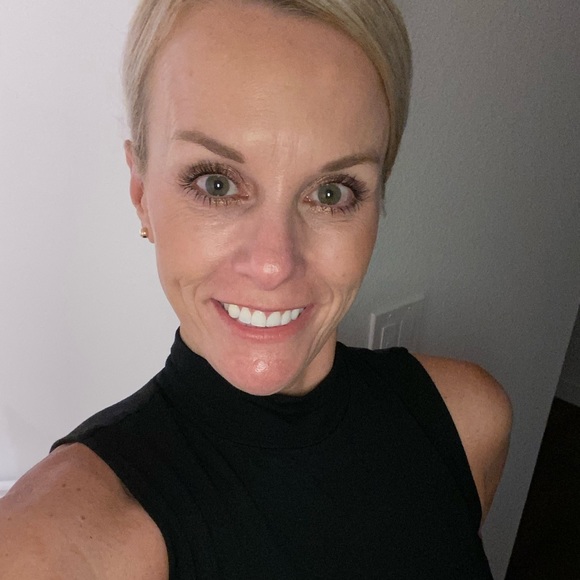 Bobbi Giannola - Poshmark Profile Picture of Bobbi Giannola (@bobbig35) on Poshmark