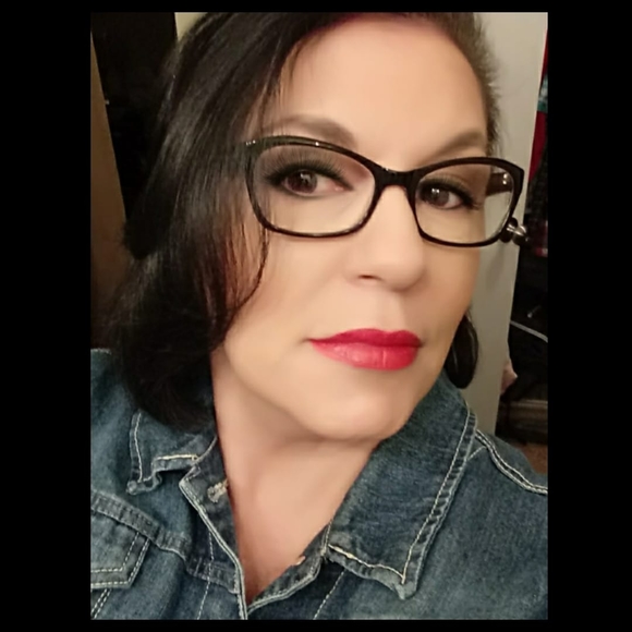 Profile Picture of Janet Leyva-preciado (@janetleyva) on Poshmark
