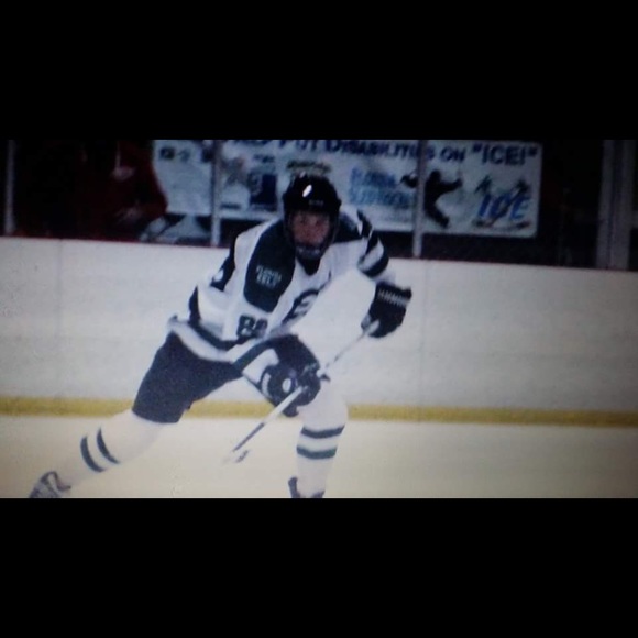 Profile Picture of Peyton Niland (@hockey80) on Poshmark