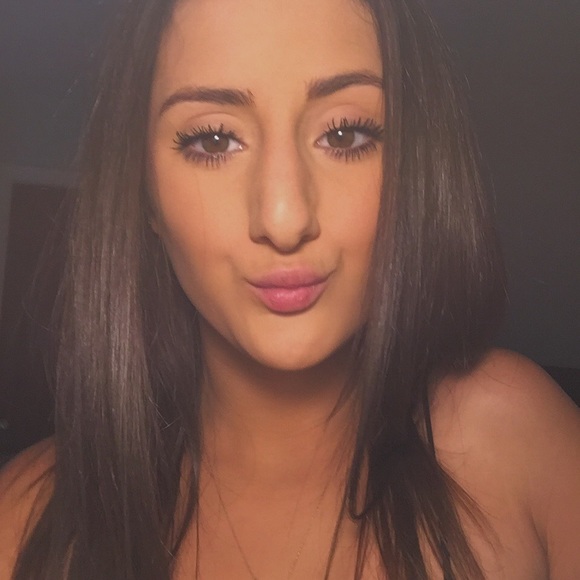 Profile Picture of Meredyth Gallagher (@merrygallagher) on Poshmark