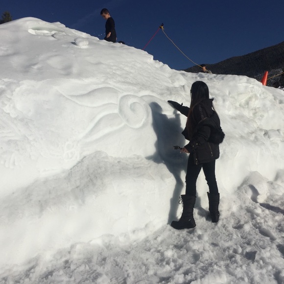 Profile Picture of Bianca De la cerda (@furleyfinds) on Poshmark