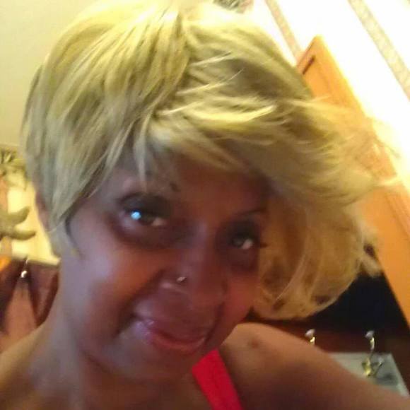 Profile Picture of Lee Reid (@leeleelee9884) on Poshmark