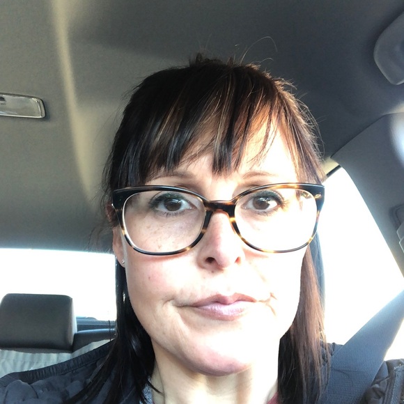 Profile Picture of Lisa Cahill (@lisacahill) on Poshmark