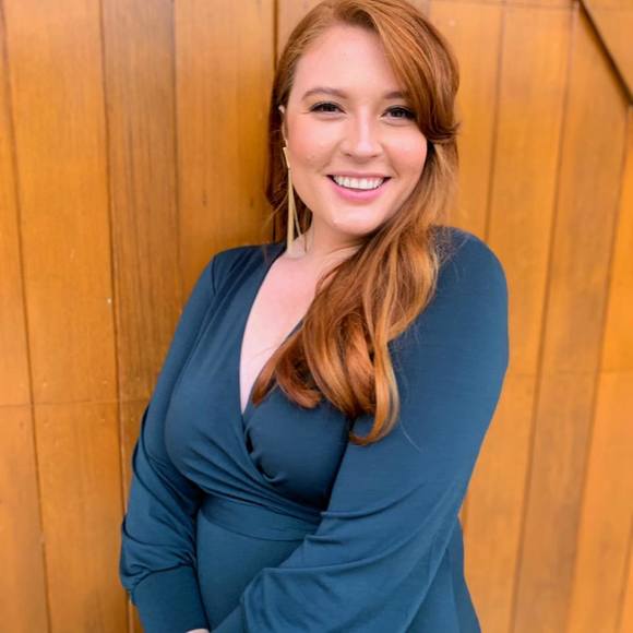 Profile Picture of Amanda Bowen (@amanda_bowen) on Poshmark