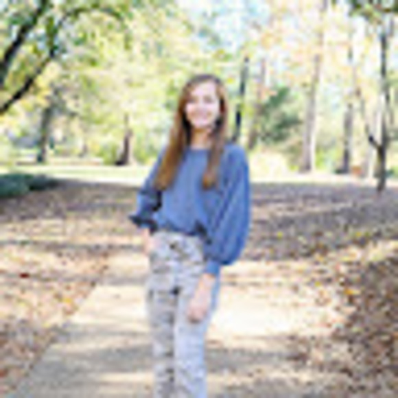 Profile Picture of Celia Natwick (@celianatwick) on Poshmark