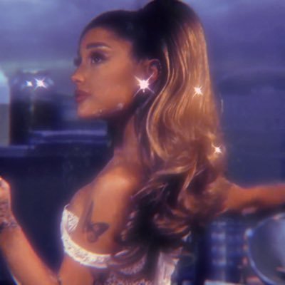 Profile Picture of Nicole  🐝♡ (@intention_needy) on Twitter