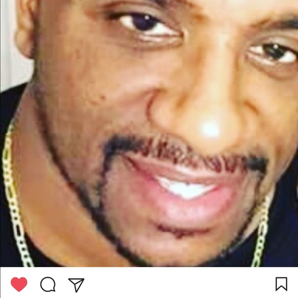 Profile Picture of Allen Bates (@akb71872) on Poshmark