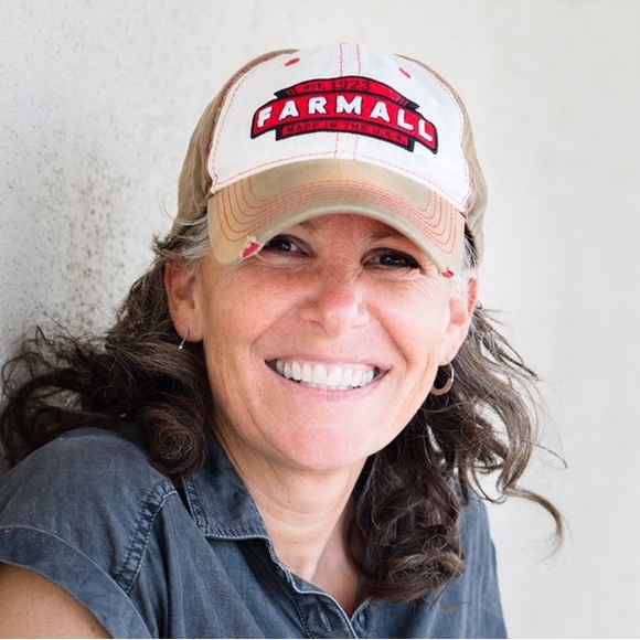 Profile Picture of Monique Dumont (@ndumont2) on Poshmark