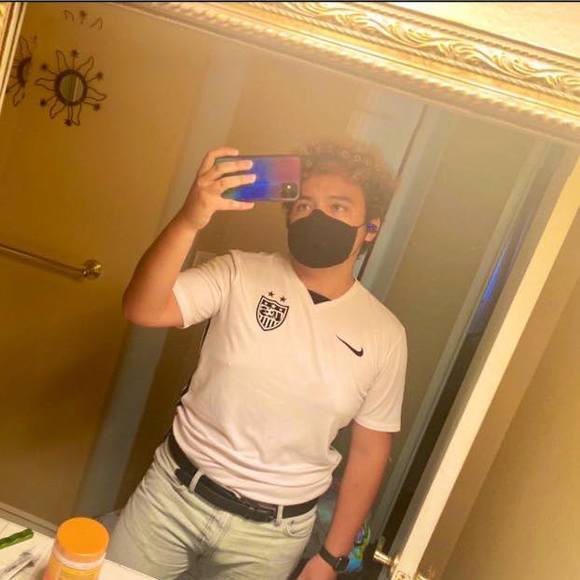 Profile Picture of David Miranda (@danidayvido) on Poshmark