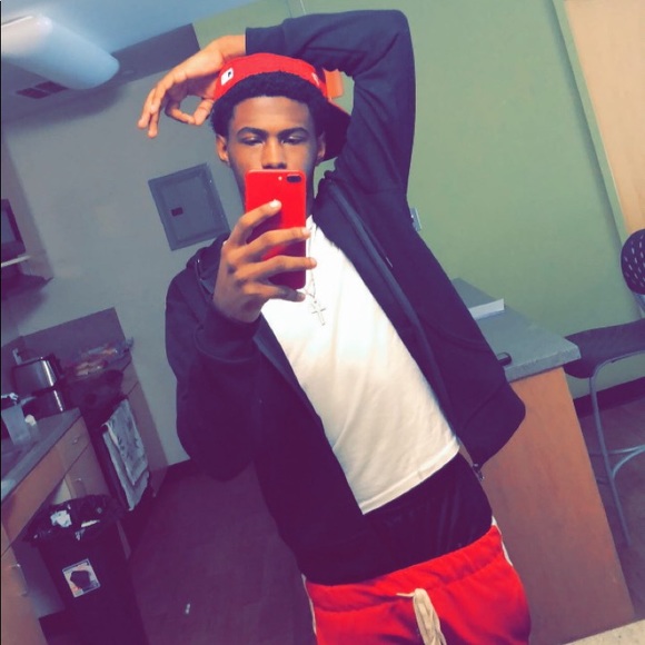 Profile Picture of Kyle Sims (@ksims011) on Poshmark