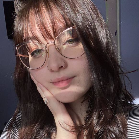 Profile Picture of Ashley Gulish (@gulish17) on Poshmark