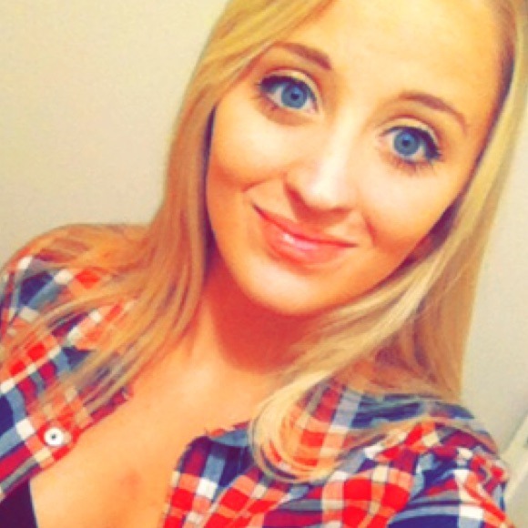 Profile Picture of Samantha Cacek (@scacek) on Poshmark