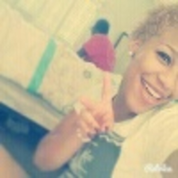 Profile Picture of Ryanne Standard (@ryaaanne) on Poshmark