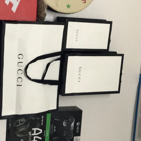 Profile Picture of Dylan Thompson (@dylanrain) on Poshmark